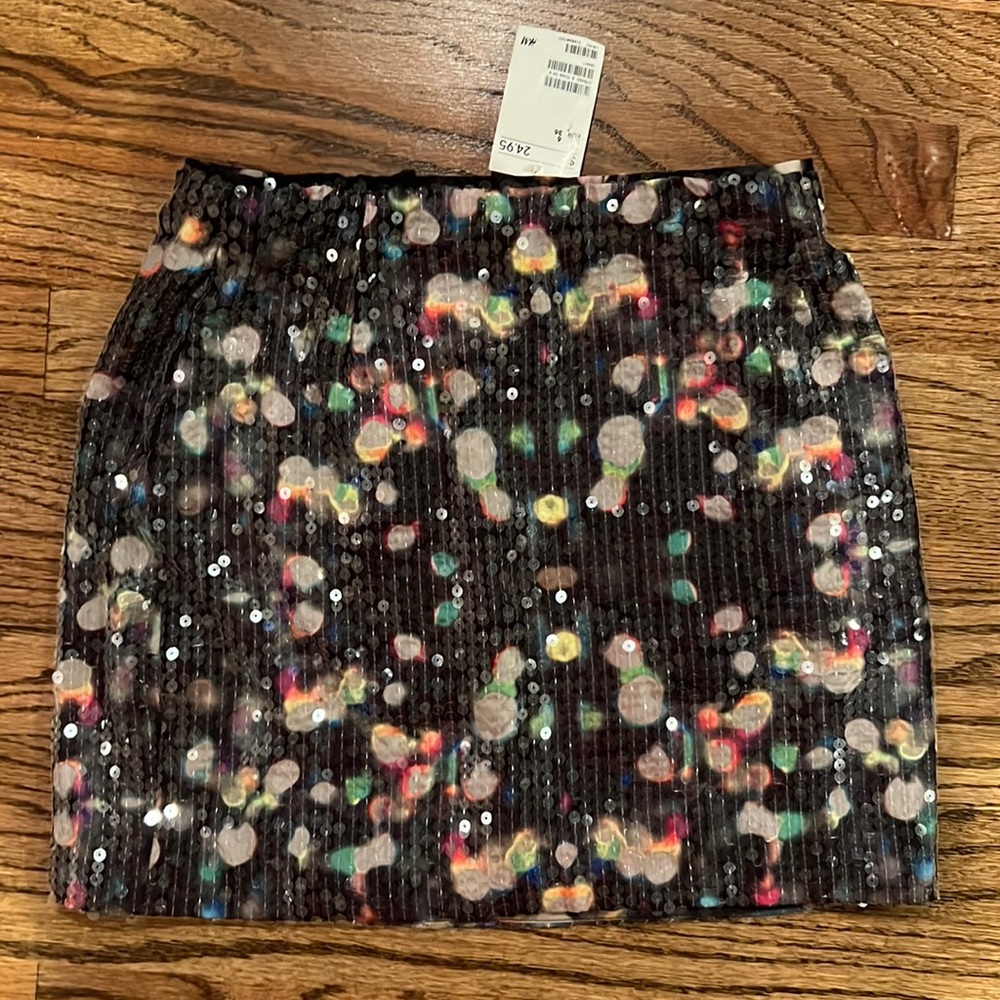 Sequin multicolor skirt, size 6, runs small fits like a 4, new with tags